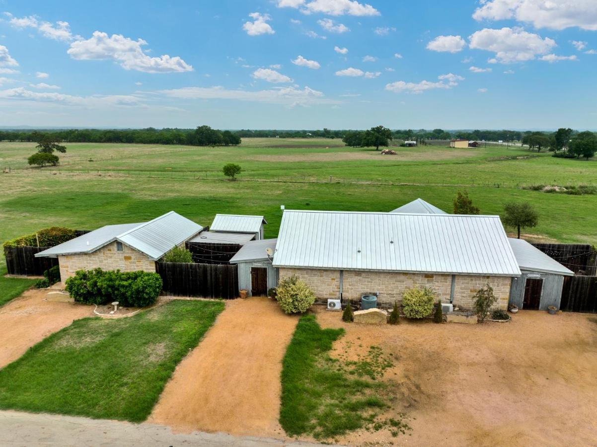 Romantic Oasis With Hot Tub Near Fred And Wineries! Fredericksburg Exterior photo